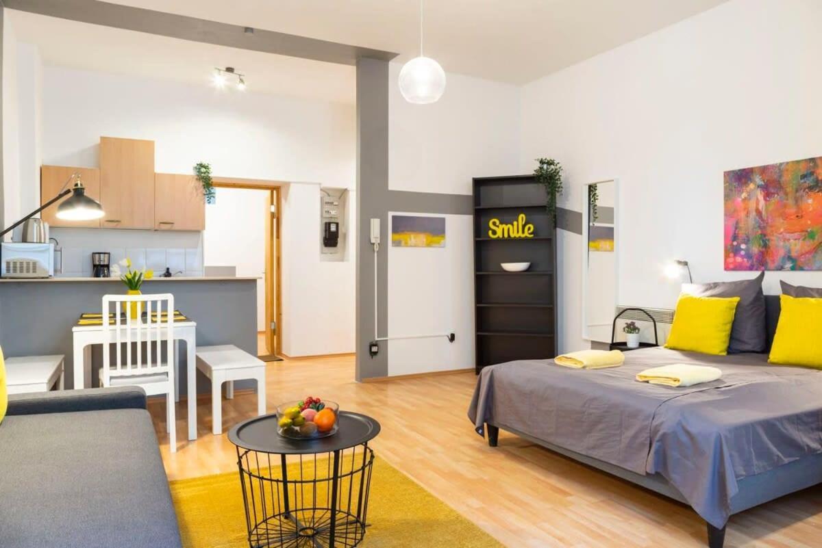Cozy 2 Room Apartment Next To Hermannstrasse Berlín Exterior foto